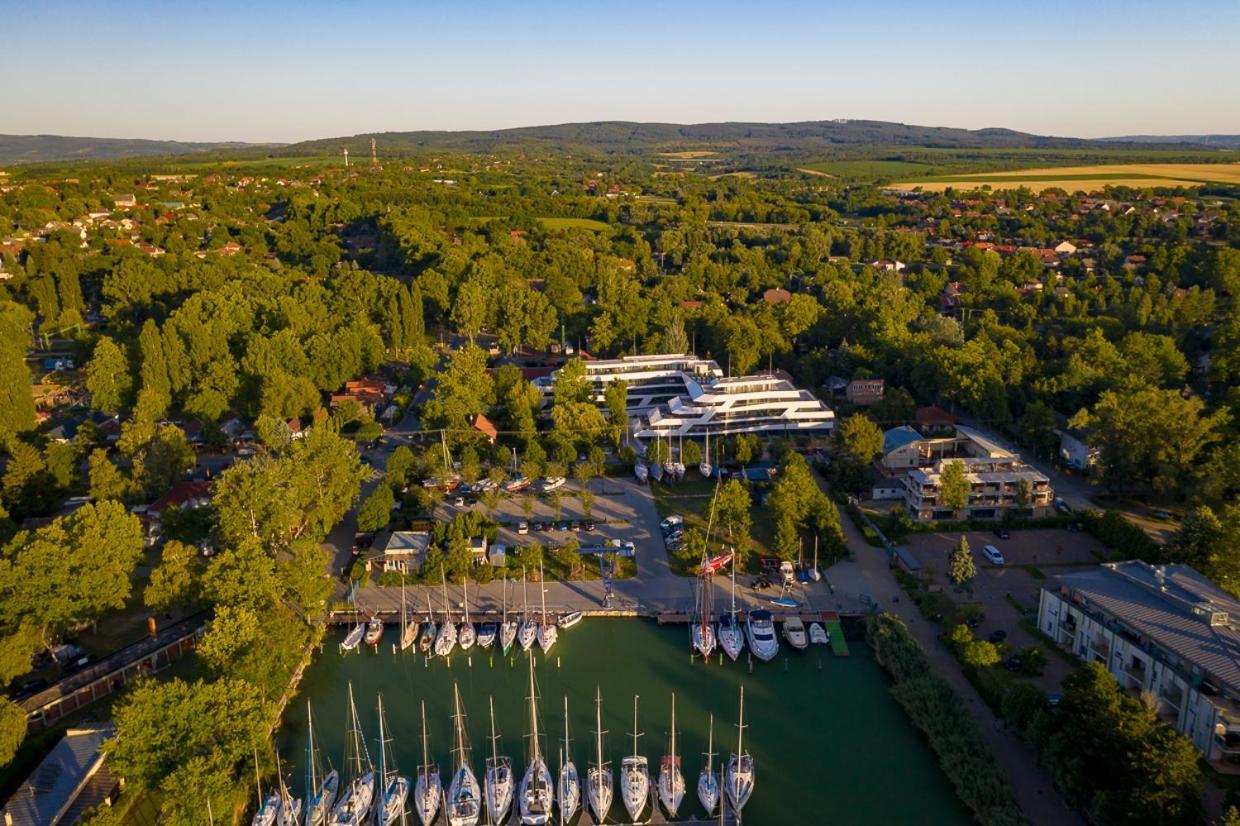 Marina Apartman Hotel Balatonszárszó المظهر الخارجي الصورة